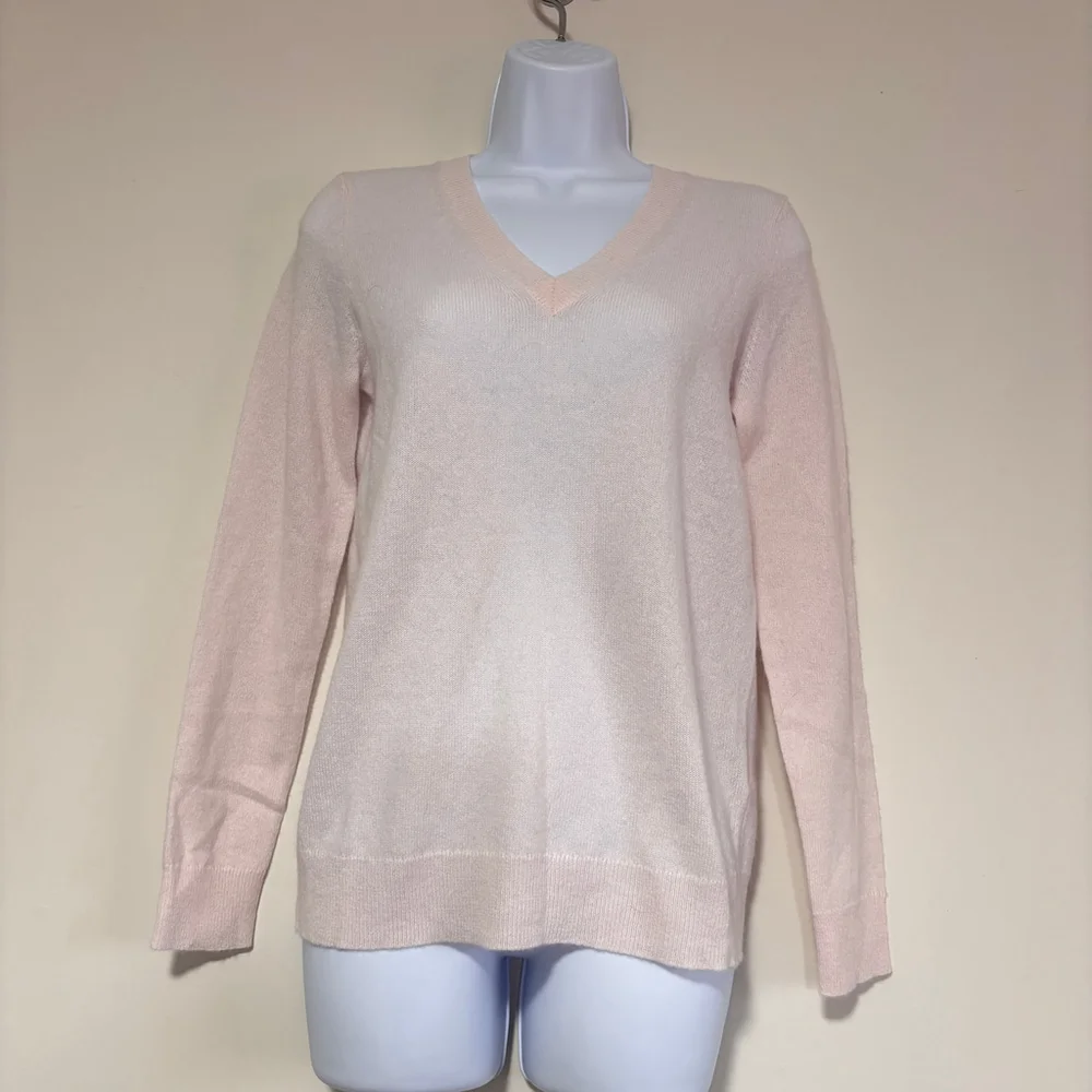 Charter Club 100% Cashmere Size XS V-Neck Sweater Light Pink NWT - Picture 5 of 7